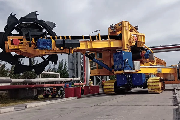 Reclaimer mobilného stohovača pásového typu