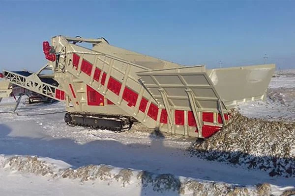 Sledovaný podávač hromadného príjmu